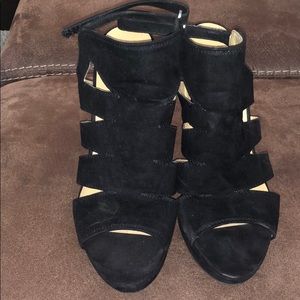 Women’s black heels